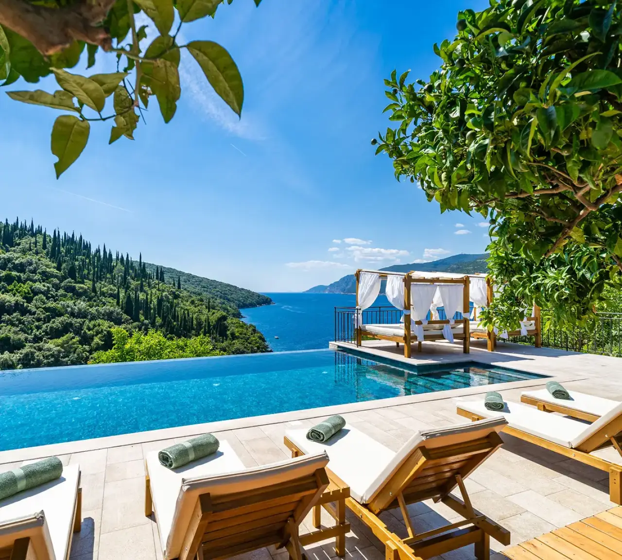 Private Villa aus dem Angebot von VIP Holiday Booker mit Pool und Ruhebereich